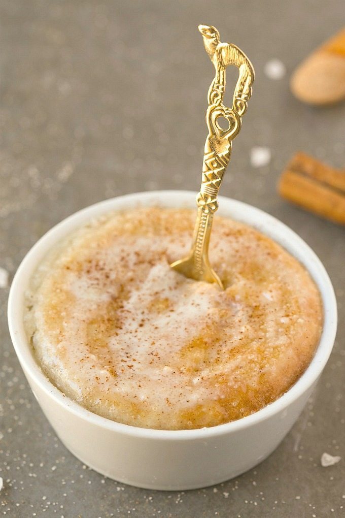 Healthy 1 Minute Low Carb Cinnamon Roll Mug Cake