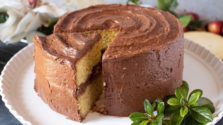 Easy Low-Carb Keto Birthday Cake Recipe